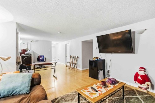 18 Clark Crescent, Fort Mcmurray, AB - Indoor Photo Showing Living Room