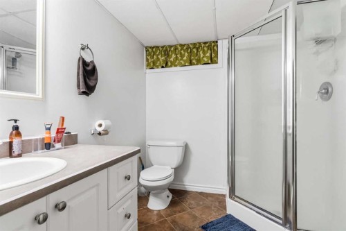 18 Clark Crescent, Fort Mcmurray, AB - Indoor Photo Showing Bathroom