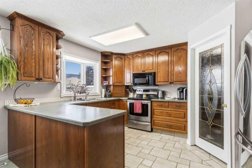 18 Clark Crescent, Fort Mcmurray, AB - Indoor Photo Showing Kitchen