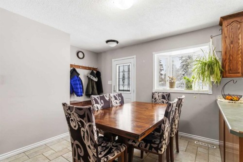 18 Clark Crescent, Fort Mcmurray, AB - Indoor Photo Showing Dining Room
