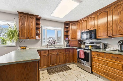 18 Clark Crescent, Fort Mcmurray, AB - Indoor Photo Showing Kitchen With Double Sink