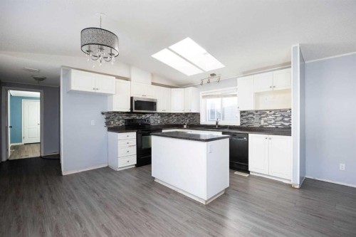108 Harpe Way, Fort Mcmurray, AB - Indoor Photo Showing Kitchen With Upgraded Kitchen