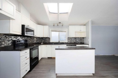 108 Harpe Way, Fort Mcmurray, AB - Indoor Photo Showing Kitchen With Upgraded Kitchen