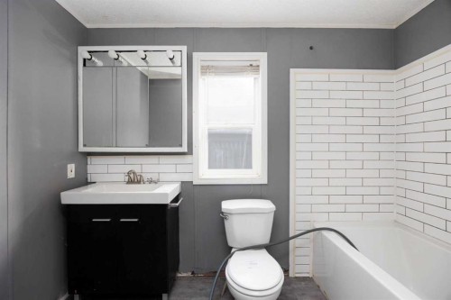 108 Harpe Way, Fort Mcmurray, AB - Indoor Photo Showing Bathroom