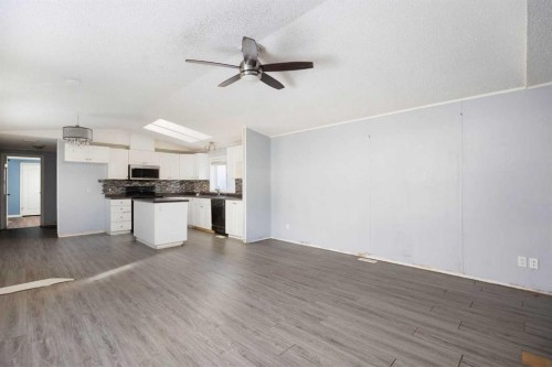 108 Harpe Way, Fort Mcmurray, AB - Indoor Photo Showing Kitchen