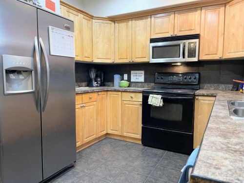 363 Fireweed Crescent, Fort Mcmurray, AB - Indoor Photo Showing Kitchen