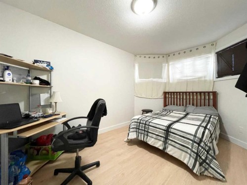 363 Fireweed Crescent, Fort Mcmurray, AB - Indoor Photo Showing Bedroom