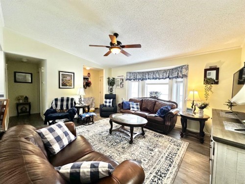 64455 Range Rd 114 Range, Lac La Biche, AB - Indoor Photo Showing Living Room