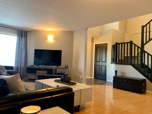 9106 93 Ave, Lac La Biche, AB - Indoor Photo Showing Living Room