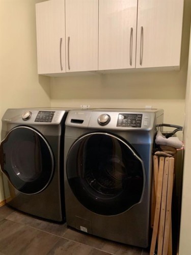 9106 93 Ave, Lac La Biche, AB - Indoor Photo Showing Laundry Room