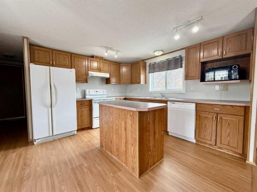 116 Cokerill Crescent, Fort Mcmurray, AB - Indoor Photo Showing Kitchen