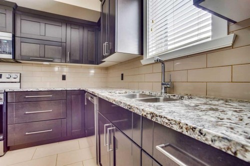 5-208 Sparrow Hawk Drive, Fort Mcmurray, AB - Indoor Photo Showing Kitchen With Double Sink With Upgraded Kitchen