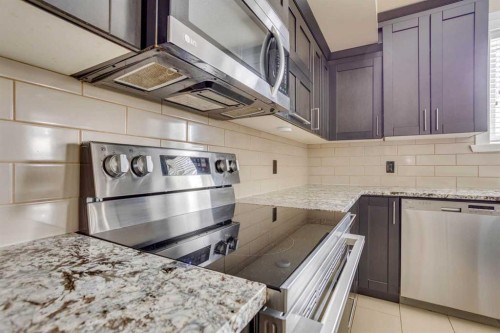 5-208 Sparrow Hawk Drive, Fort Mcmurray, AB - Indoor Photo Showing Kitchen With Stainless Steel Kitchen With Upgraded Kitchen