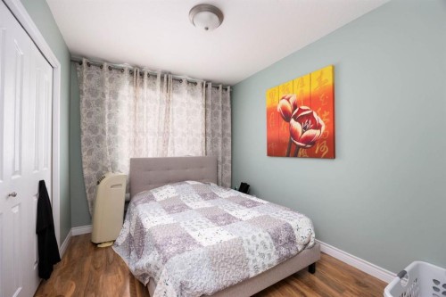 182 Mcdougall Crescent, Fort Mcmurray, AB - Indoor Photo Showing Bedroom