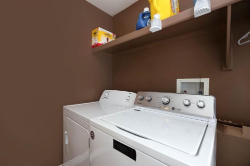 182 Mcdougall Crescent, Fort Mcmurray, AB - Indoor Photo Showing Laundry Room