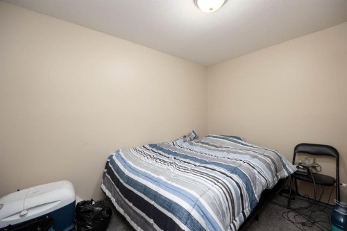 182 Mcdougall Crescent, Fort Mcmurray, AB - Indoor Photo Showing Bedroom