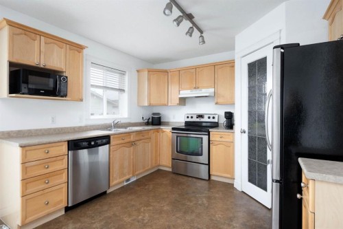 182 Mcdougall Crescent, Fort Mcmurray, AB - Indoor Photo Showing Kitchen With Stainless Steel Kitchen