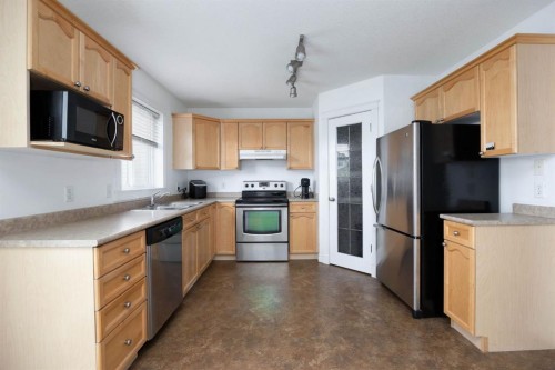 182 Mcdougall Crescent, Fort Mcmurray, AB - Indoor Photo Showing Kitchen With Stainless Steel Kitchen With Double Sink