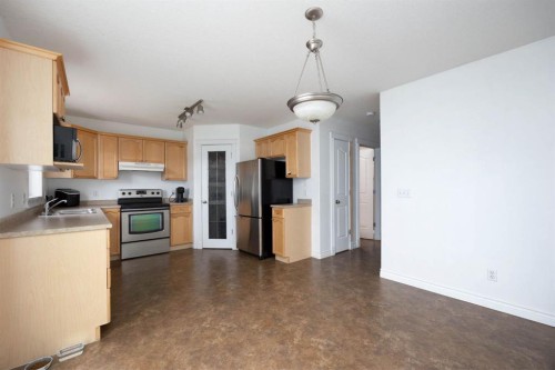 182 Mcdougall Crescent, Fort Mcmurray, AB - Indoor Photo Showing Kitchen With Stainless Steel Kitchen With Double Sink