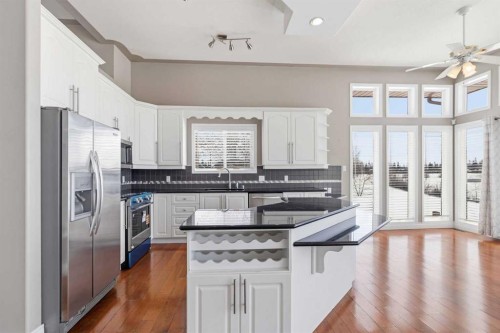 301 Brett Drive, Fort Mcmurray, AB - Indoor Photo Showing Kitchen