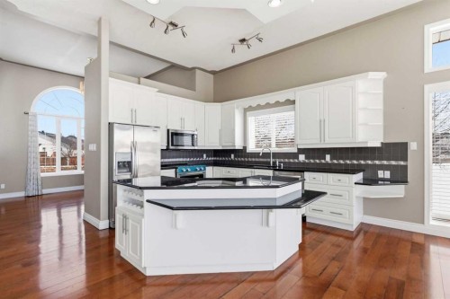 301 Brett Drive, Fort Mcmurray, AB - Indoor Photo Showing Kitchen