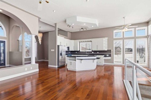 301 Brett Drive, Fort Mcmurray, AB - Indoor Photo Showing Kitchen With Upgraded Kitchen