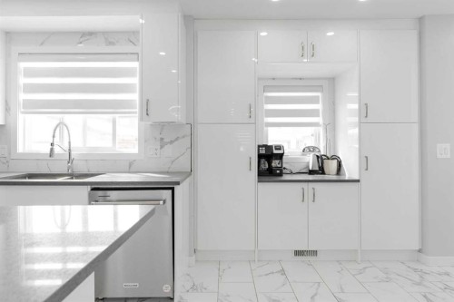 136 Fireweed Crescent, Fort Mcmurray, AB - Indoor Photo Showing Kitchen