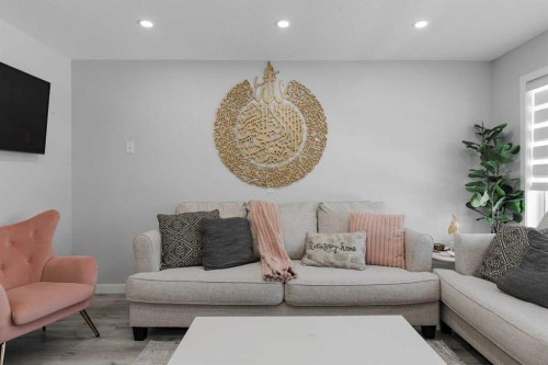 136 Fireweed Crescent, Fort Mcmurray, AB - Indoor Photo Showing Living Room