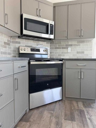 140 Caouette Crescent, Fort Mcmurray, AB - Indoor Photo Showing Kitchen With Upgraded Kitchen