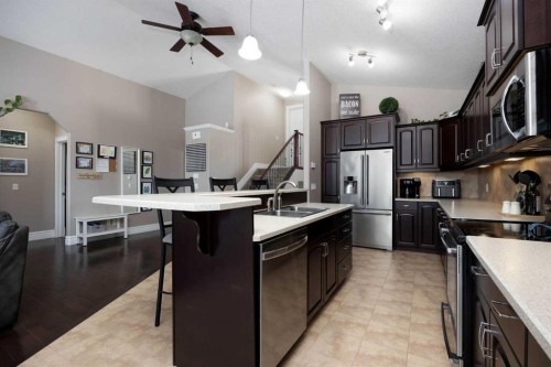 349 Walnut Crescent, Fort Mcmurray, AB - Indoor Photo Showing Kitchen With Double Sink With Upgraded Kitchen