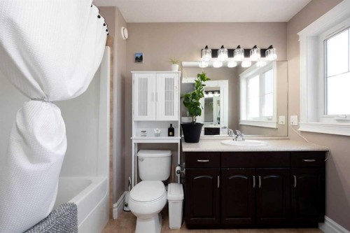 349 Walnut Crescent, Fort Mcmurray, AB - Indoor Photo Showing Bathroom