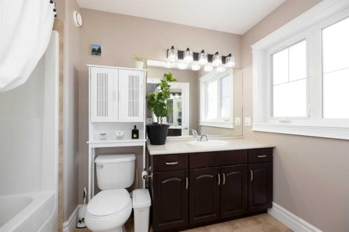349 Walnut Crescent, Fort Mcmurray, AB - Indoor Photo Showing Bathroom