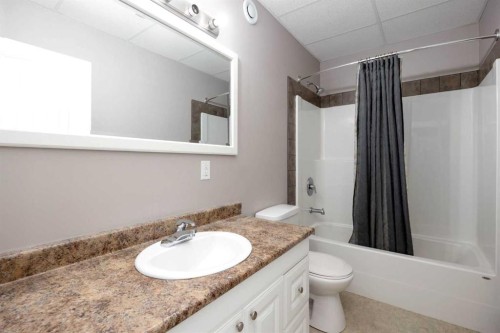 349 Walnut Crescent, Fort Mcmurray, AB - Indoor Photo Showing Bathroom