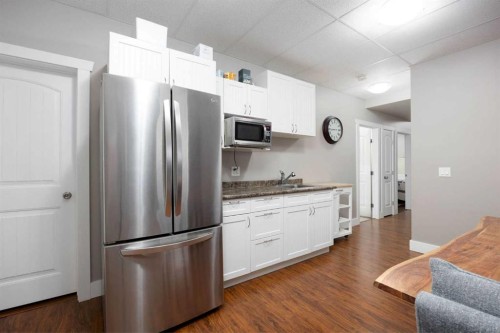 349 Walnut Crescent, Fort Mcmurray, AB - Indoor Photo Showing Kitchen