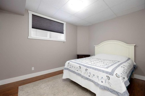 349 Walnut Crescent, Fort Mcmurray, AB - Indoor Photo Showing Bedroom