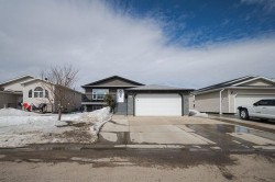 128 Alexander Crescent Fort Mcmurray, AB T9J 1M2