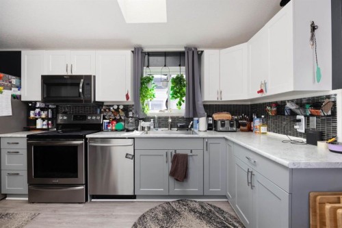 163 Cree Lane, Fort Mcmurray, AB - Indoor Photo Showing Kitchen