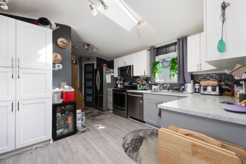 163 Cree Lane, Fort Mcmurray, AB - Indoor Photo Showing Kitchen
