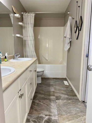 106 Atkinson Lane, Fort Mcmurray, AB - Indoor Photo Showing Bathroom