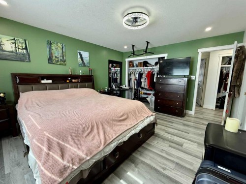 106 Atkinson Lane, Fort Mcmurray, AB - Indoor Photo Showing Bedroom