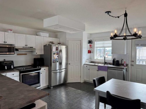 106 Atkinson Lane, Fort Mcmurray, AB - Indoor Photo Showing Kitchen With Stainless Steel Kitchen