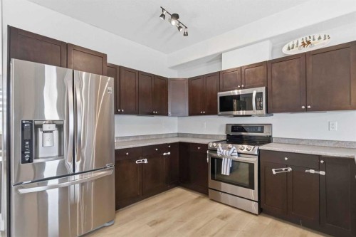 253 Grosbeak Way, Fort Mcmurray, AB - Indoor Photo Showing Kitchen
