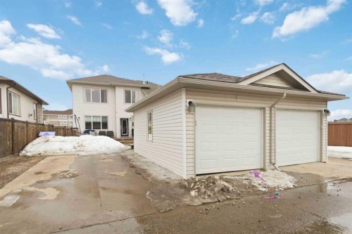253 Grosbeak Way, Fort Mcmurray, AB - Outdoor