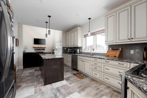 141 Beaverglen Close, Fort Mcmurray, AB - Indoor Photo Showing Kitchen With Upgraded Kitchen
