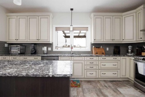 141 Beaverglen Close, Fort Mcmurray, AB - Indoor Photo Showing Kitchen