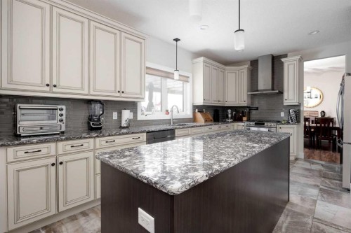 141 Beaverglen Close, Fort Mcmurray, AB - Indoor Photo Showing Kitchen With Upgraded Kitchen