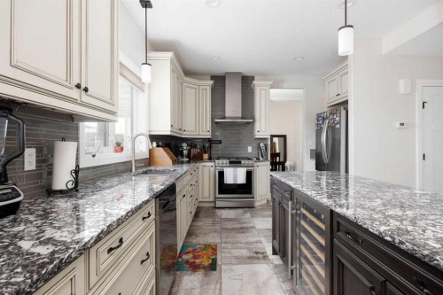 141 Beaverglen Close, Fort Mcmurray, AB - Indoor Photo Showing Kitchen With Upgraded Kitchen