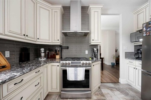 141 Beaverglen Close, Fort Mcmurray, AB - Indoor Photo Showing Kitchen With Upgraded Kitchen
