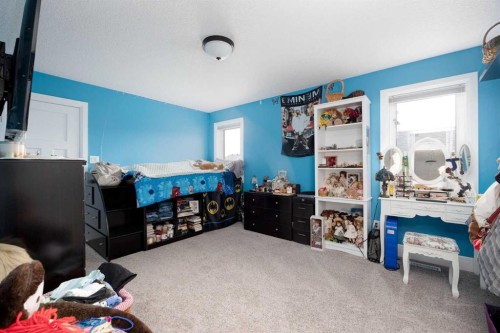 141 Beaverglen Close, Fort Mcmurray, AB - Indoor Photo Showing Bedroom