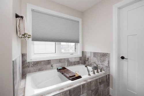 141 Beaverglen Close, Fort Mcmurray, AB - Indoor Photo Showing Bathroom